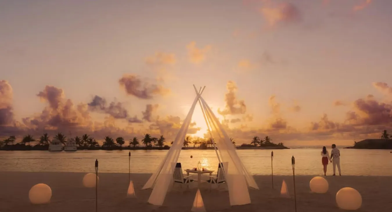 Villa-Nautica-Candlelit-Beach-Dinner