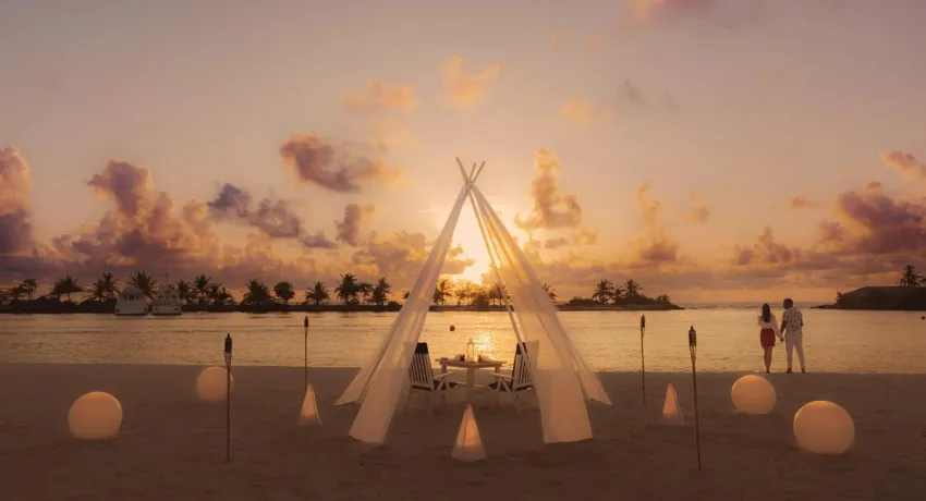Villa-Nautica-Candlelit-Beach-Dinner