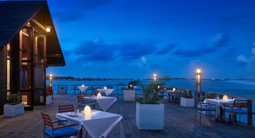 Seafood-Restaurant-Exterior